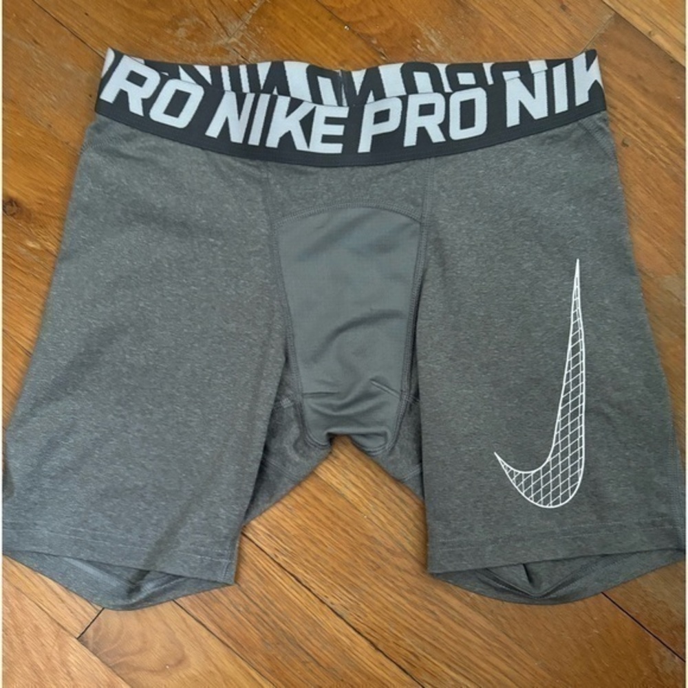 Nike Dri Fit gray compression shorts size youth large